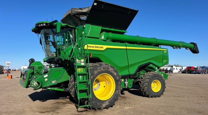 2023 John Deere X9 1000 Signature Edition 4x4 Combine Harvester Sold at Ritchie Bros.